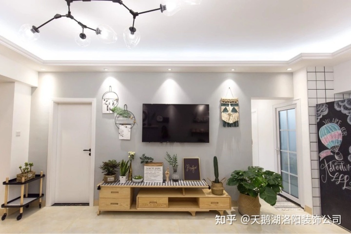 能在墙壁上写字的纸_电视墙壁纸装修效果图_和纸胶带墙壁创意用法