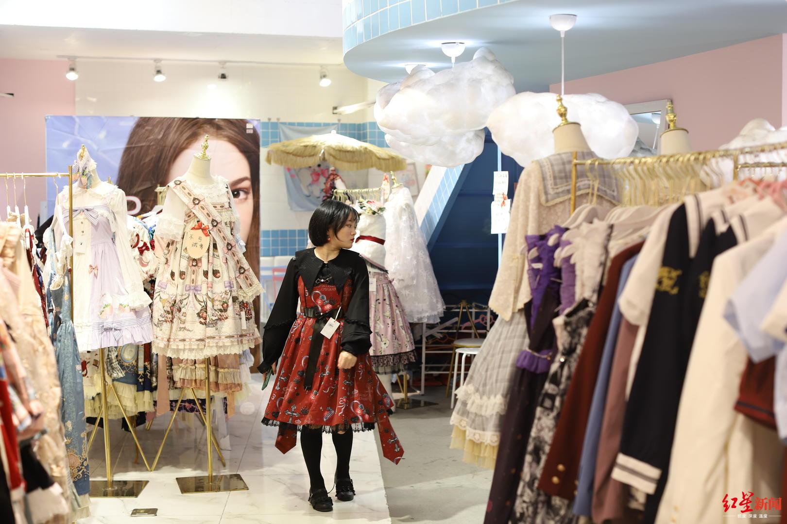 服装店装修费用_高级服装定制店装修效果图_服装订做店装修图片
