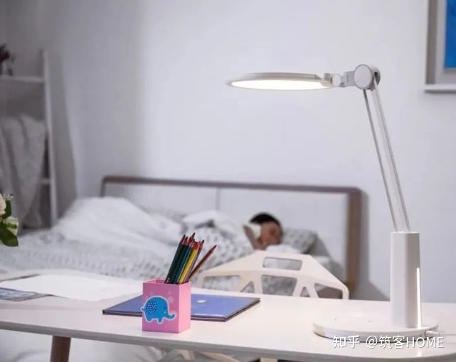19楼装修_复试楼楼梯装修图片欣赏_1楼带花园的房子装修图片