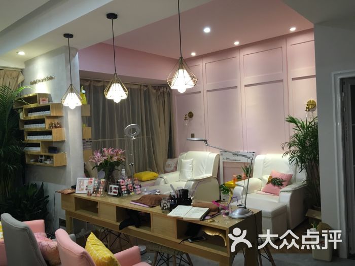 美容店面装修_美容店面广告设计图_美容spa会所店面