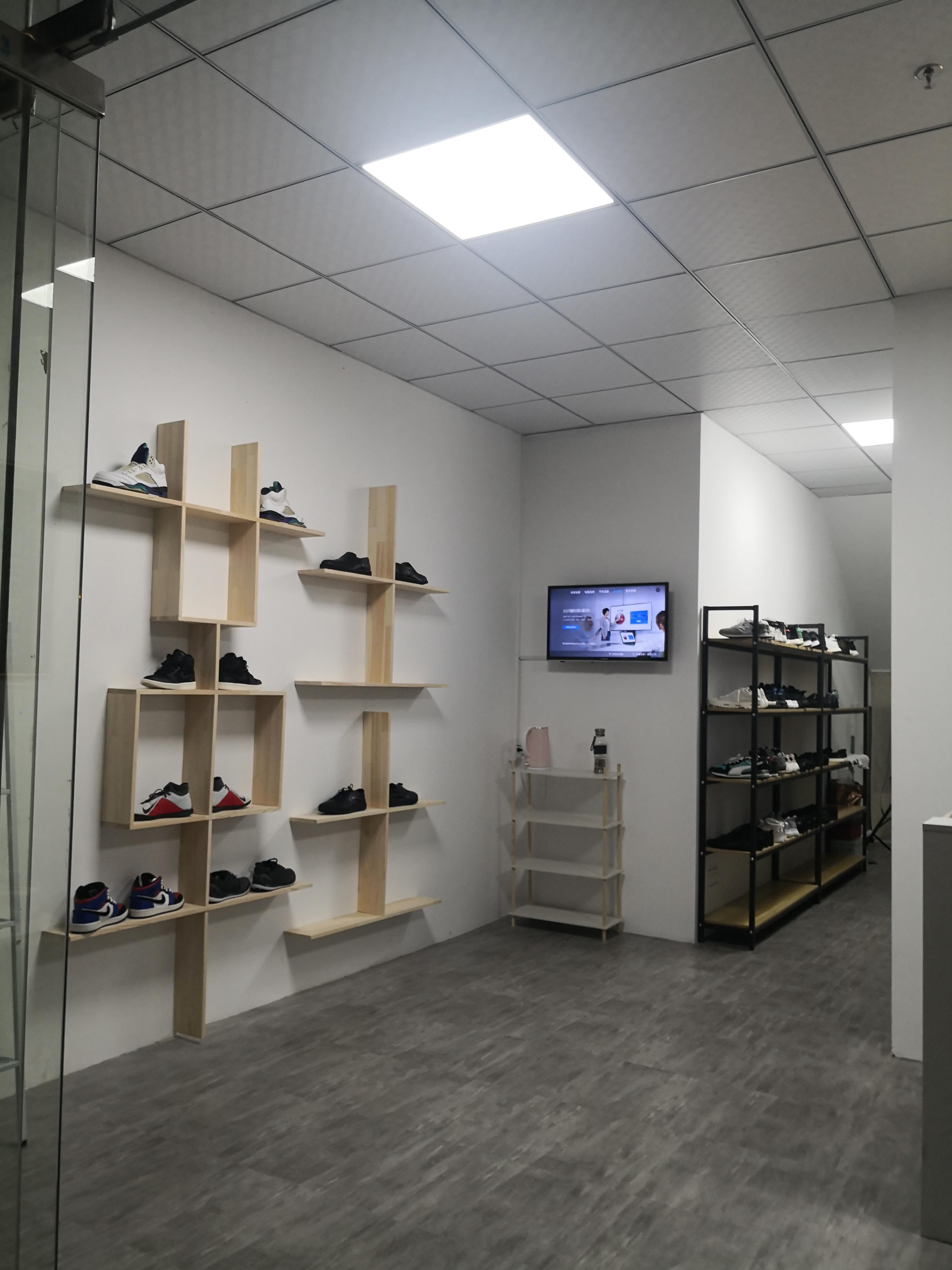 复古鞋店装修效果图_鞋店装修效果图_精品女鞋店装修效果图