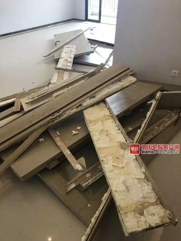 装修标准3000元/㎡，刚交付精装房门却填充纸皮、严重发霉！