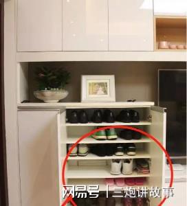 走入式衣柜 设计_走入式衣柜移门_走入式衣柜装修效果图