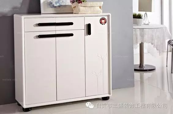 进门靠墙鞋柜效果图片_进门鞋柜装修效果图_进门客厅玄关鞋柜装修效果图
