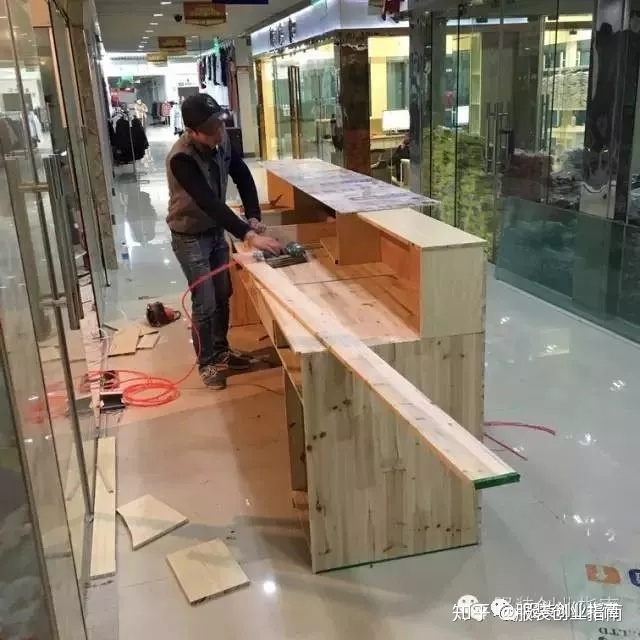 服装淘宝店装修素材_服装店装修_炒鸡店门头装修店内图