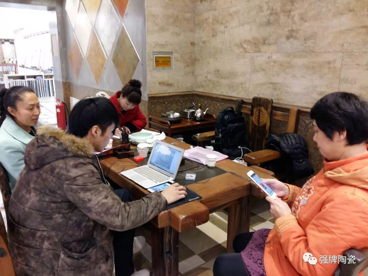 门槛石下五帝钱摆放图_门槛石装修效果图_浅色木地板 门槛石