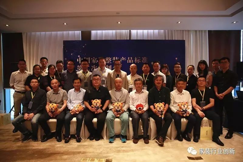 青岛装修设计_上海装修展会春亭设计棒_咖啡厅装修效果图 设计