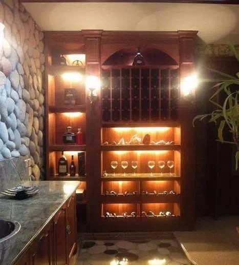 沙发和酒柜在一排效果_酒柜效果图片大全_酒柜装修效果图