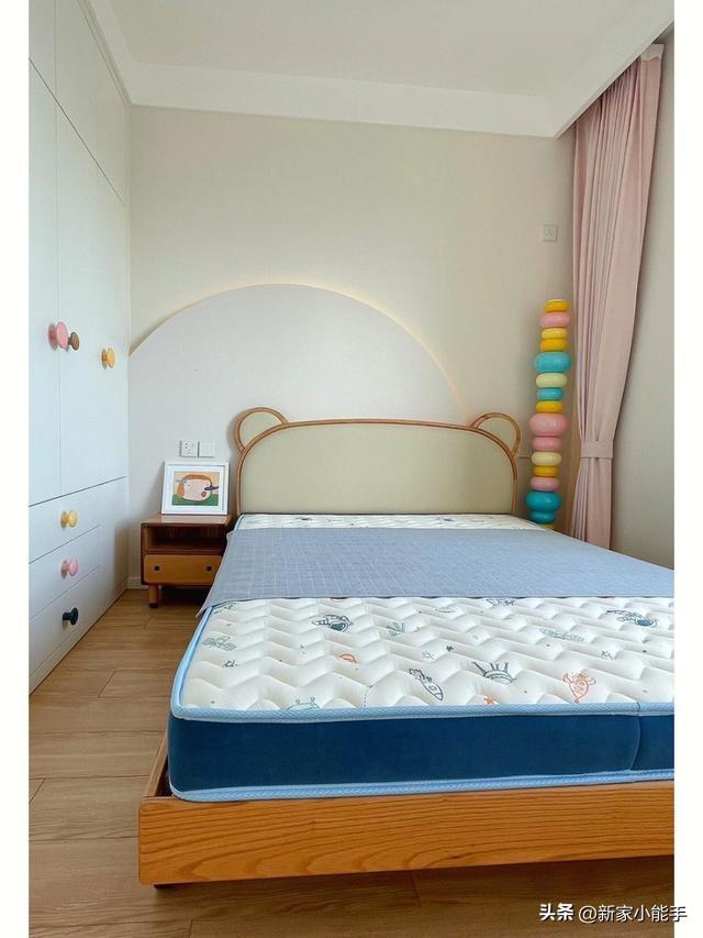 装修墙壁纸图_榻榻米床装修效果_床背景墙装修效果图