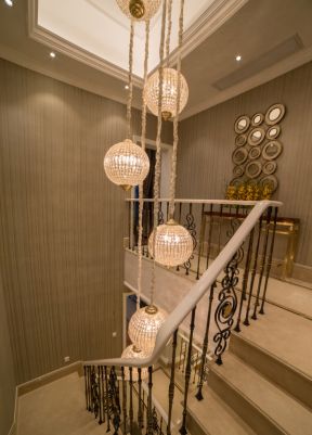 小户型客厅楼梯 复古风格图片