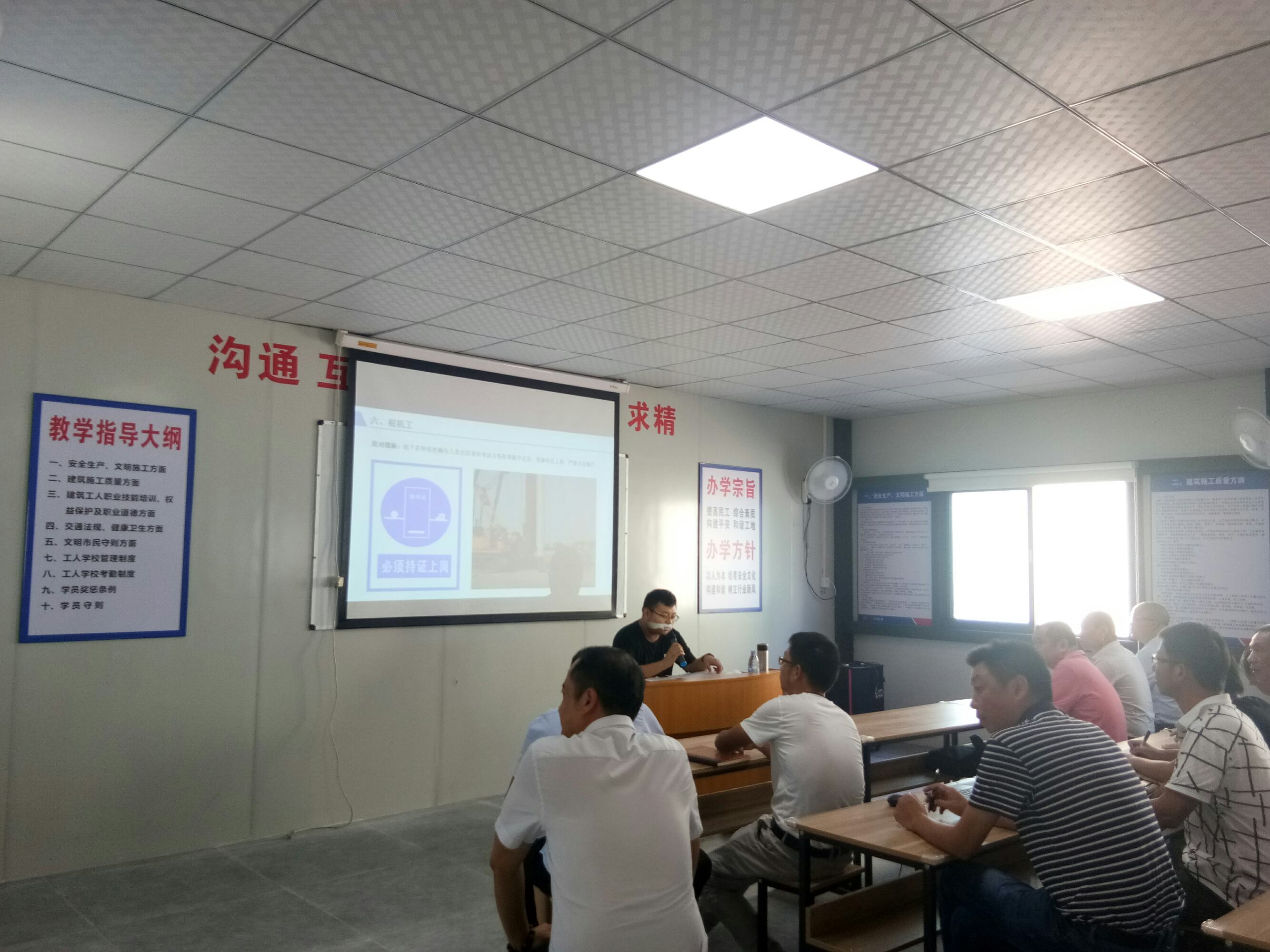 重庆室内装饰设计学习_学习室内设计师_室内装修设计学习